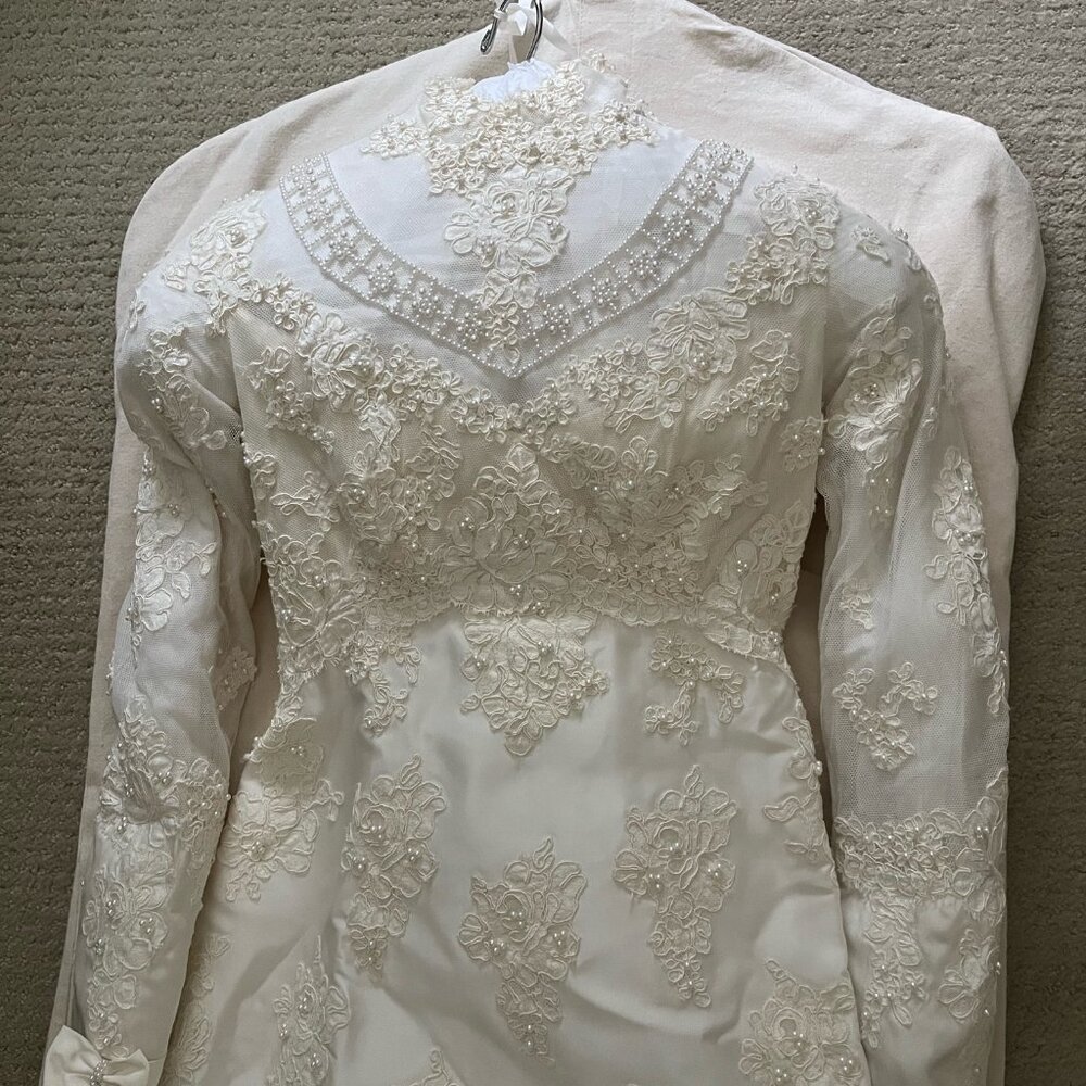 Modest Vintage Priscilla of Boston Wedding Gown and Veils